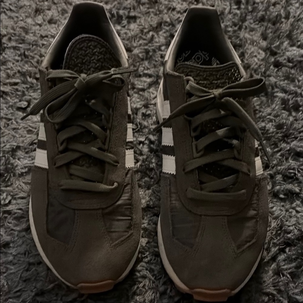 Men's Casual Adidas Lace-Up Sneakers in Olive Green size 10, like new